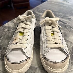 Women’s Nike Sneakers 2024   White -size 8